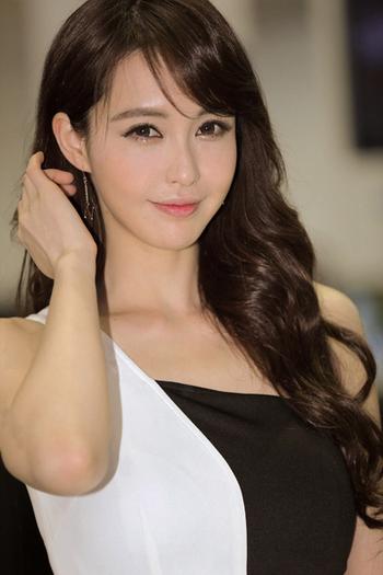 07538 653081, 23 Asian female escort, London