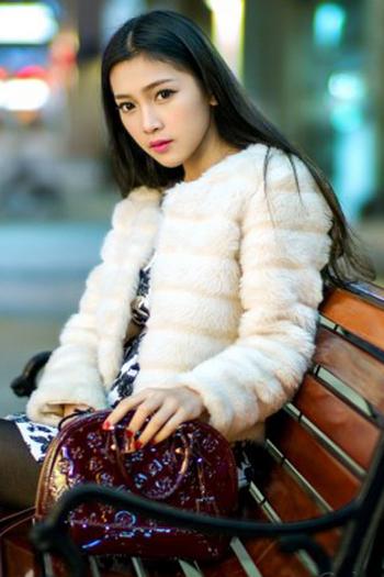 07538 653081, 23 Asian female escort, London